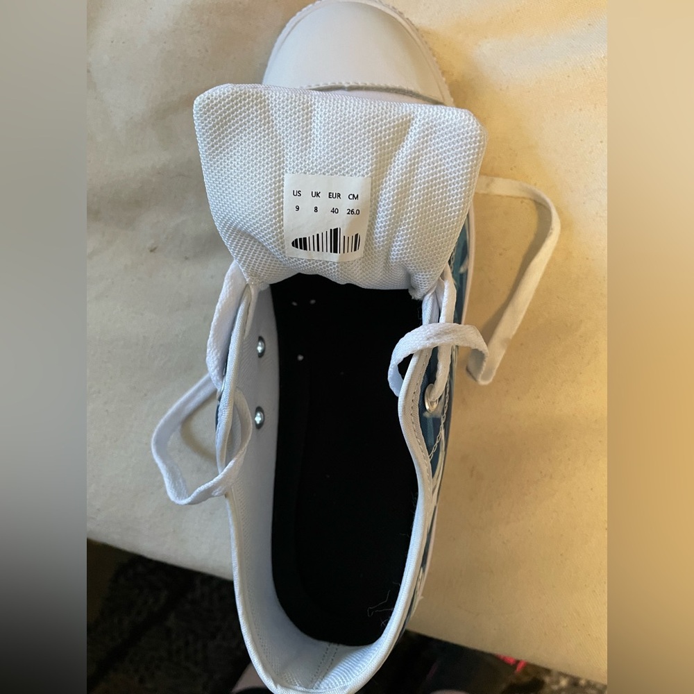 Custom Shark Sneakers women’s size 9 or men’s size 7 - Picture 6 of 6
